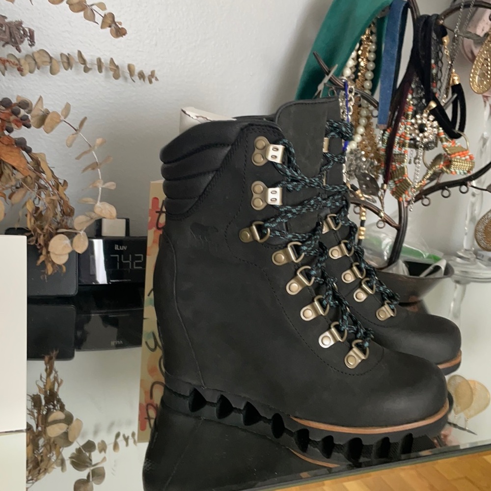 Sorel Conquest Wedge Boot